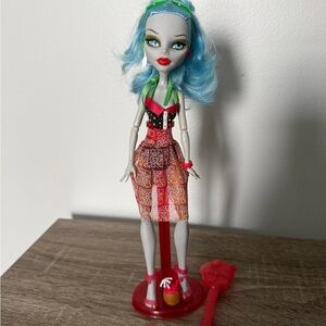 Monster High skulls shore ghoulia yelps